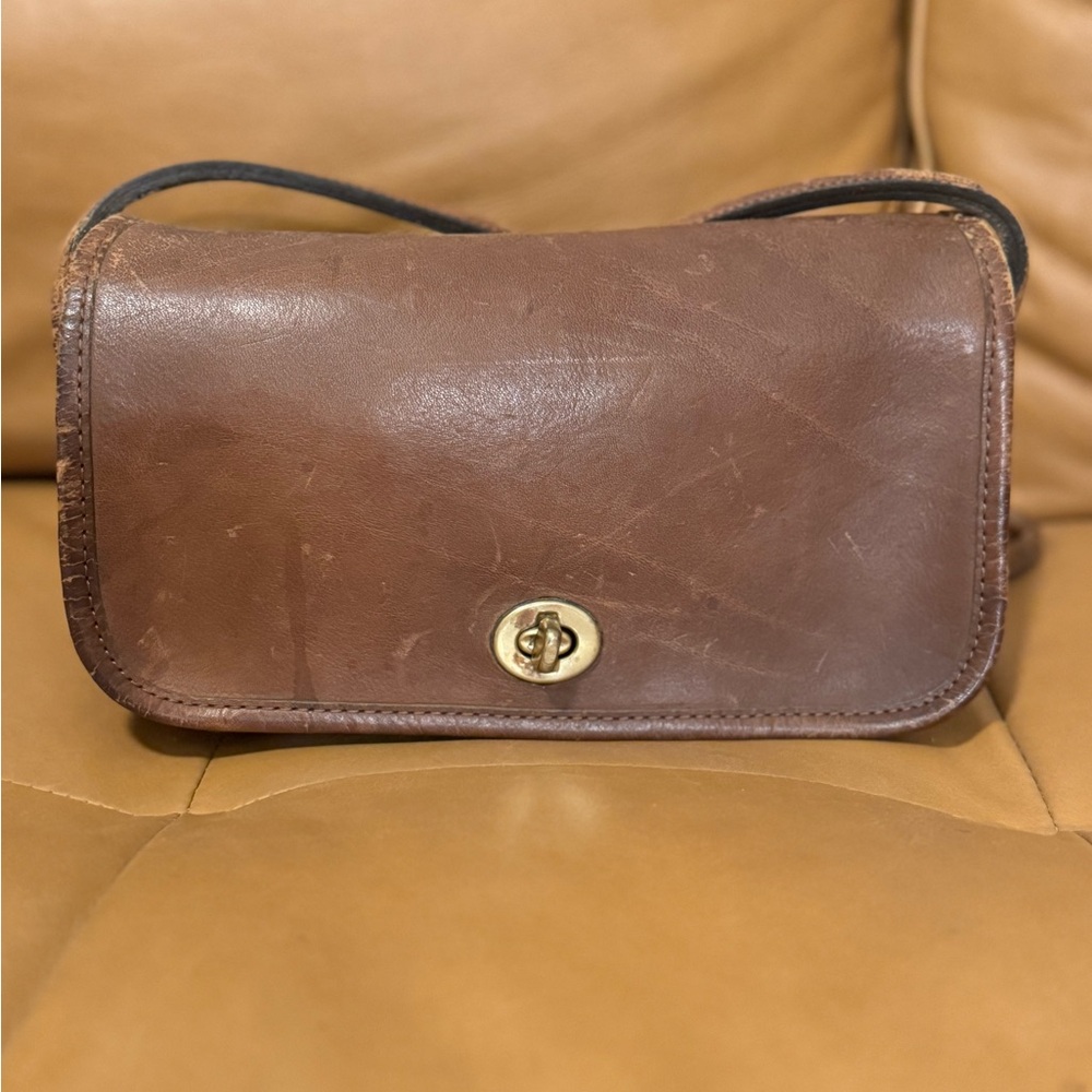 Vintage Coach Light Brown Leather Purse Cross-Body Shoulder Strap